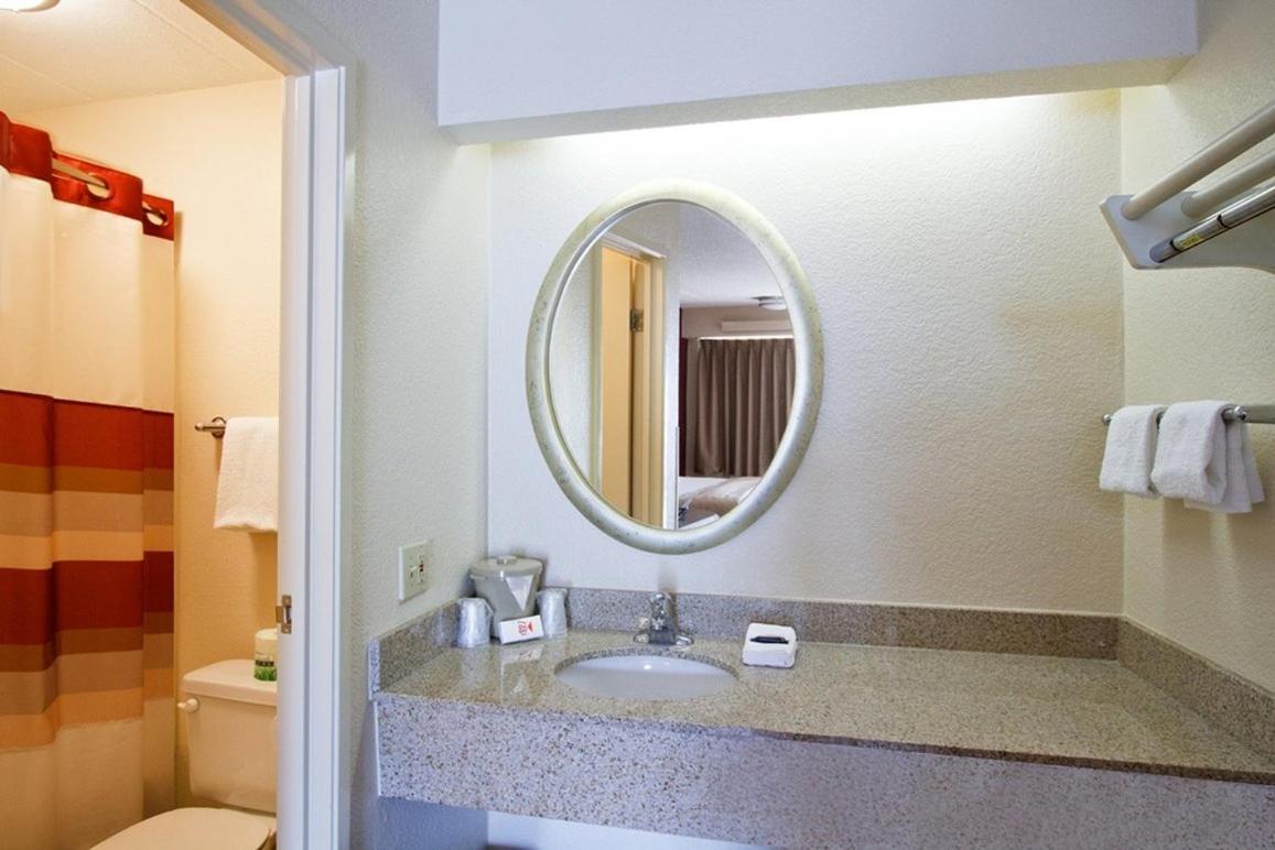 Red Roof Inn Акрон Екстер'єр фото